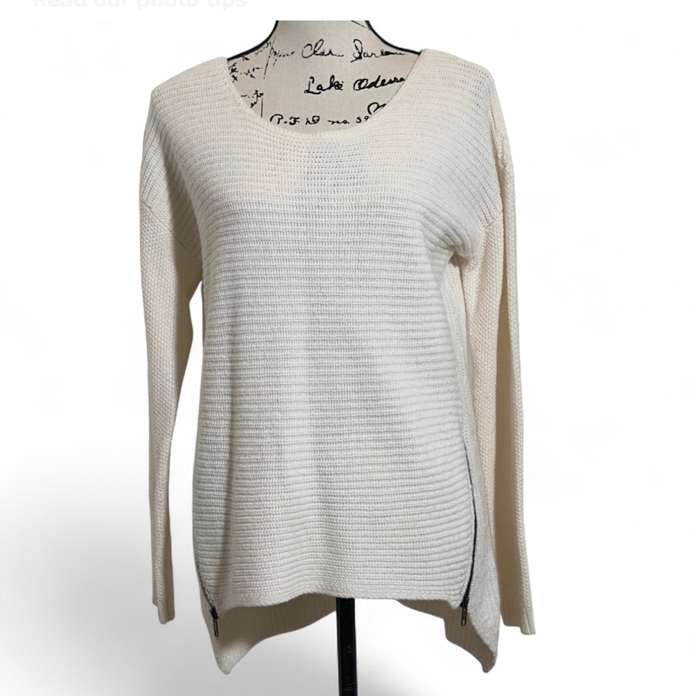 Bar III‎ Cream Crew Neck Sweater with Ribbed Knit